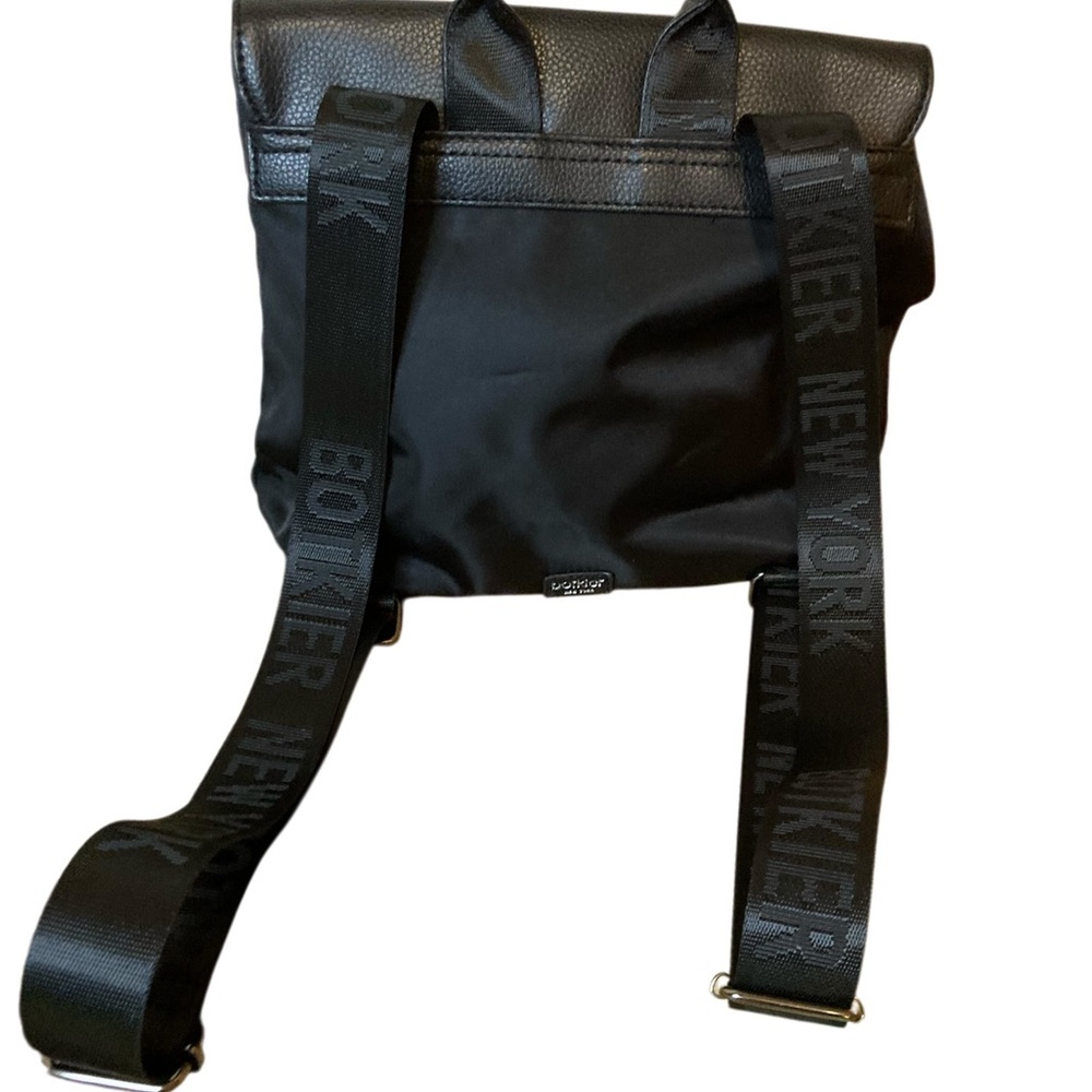 NWT Botkier mini trigger NYLON BACKPACK BLACK WITH GUITAR LIKE LOGO STRAPS - Picture 2 of 7